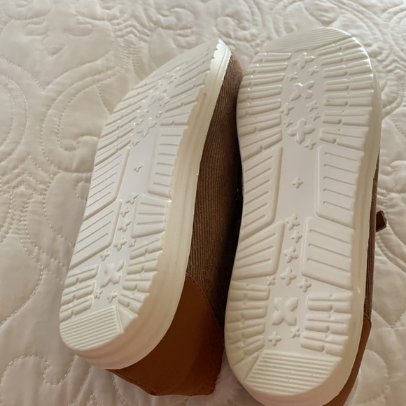 New Faux Hey Dude Shoes Slippers - Picture 2 of 3